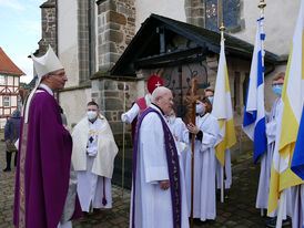 Bischof Dr. Michael Gerber besucht St. Crescentius (Foto: Karl-Franz Thiede)